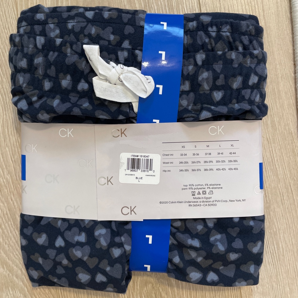 Calvin Klein long sleeve crew neck and pant set NWT - Picture 2 of 2